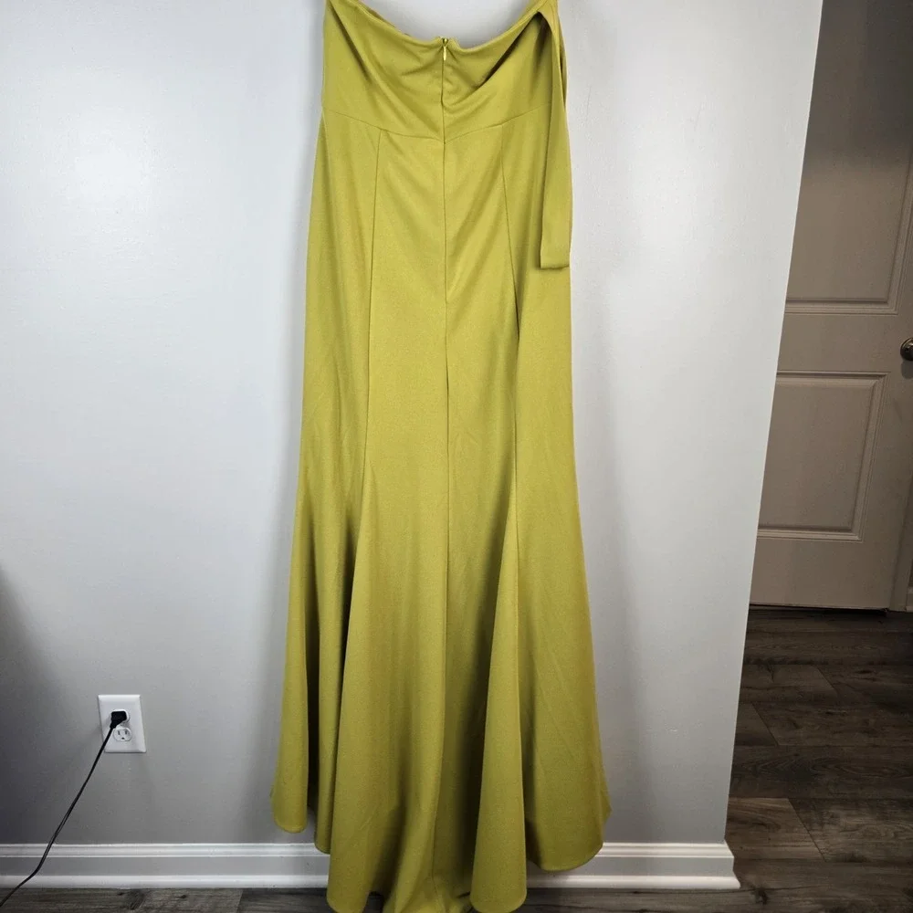 Women Camilla Dress With Asymmetrical‎ Neckline And Fitted Mermaid Bottom.D171